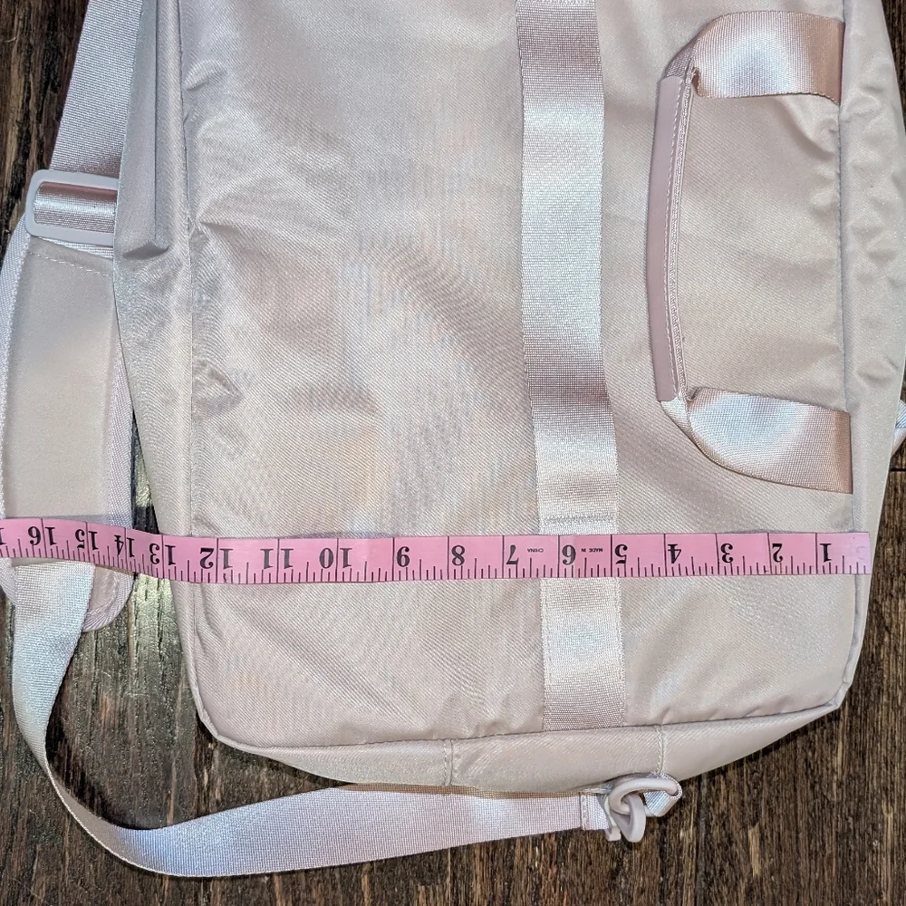 Light Flight Laptop Travel Bag Zipper Close in Blush Pink